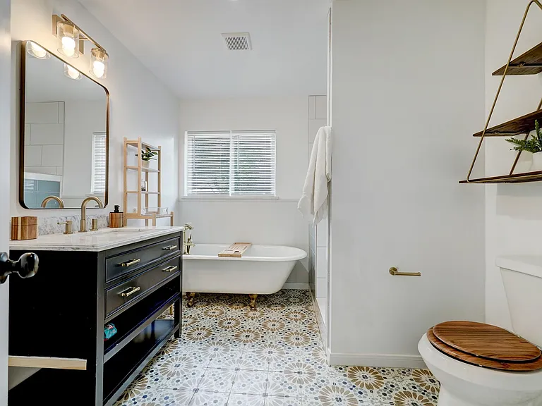 4801 Avenue H — Photo 20