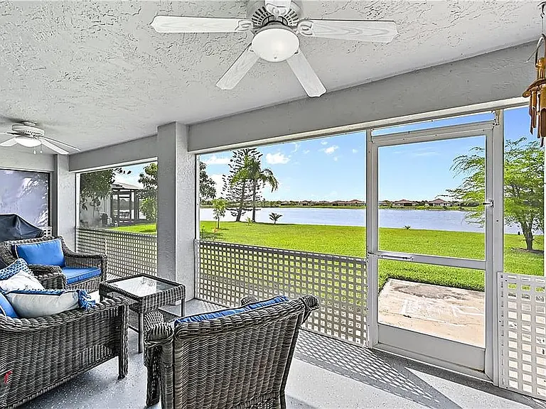 958 Summerfield Dr — Photo 4