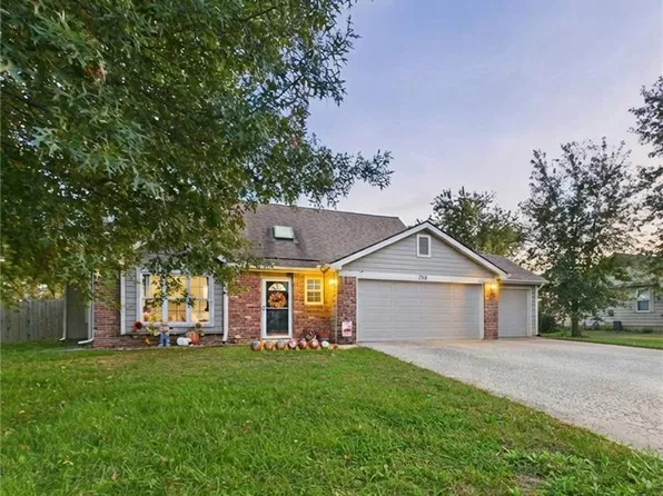 790 Myers Dr, Tonganoxie, KS 66086