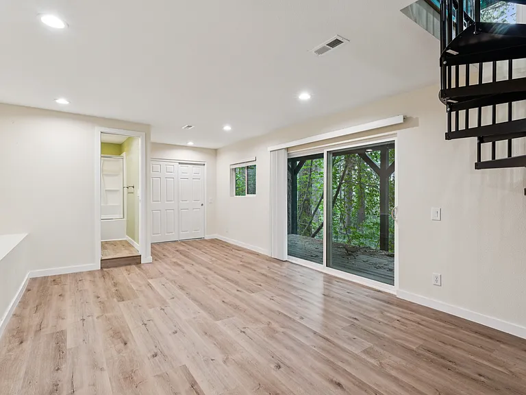 893 Sierra Vista Dr — Photo 8