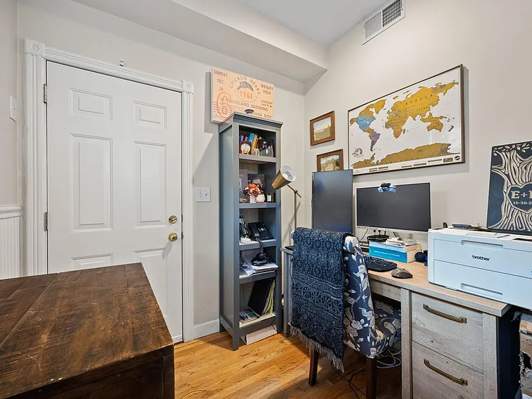 221 W Willow St — Photo 12