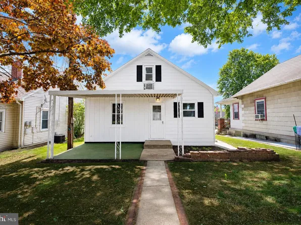1425 Harding Ave, Hershey, PA 17033