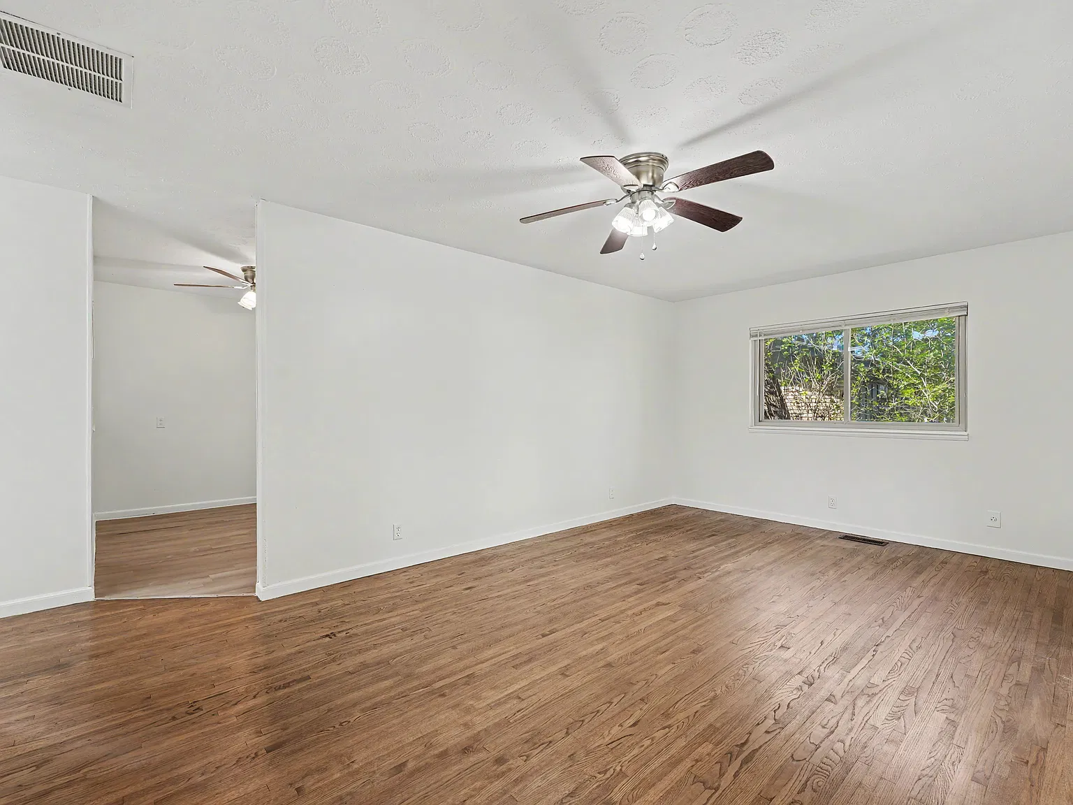 3 bed, 1.5 bath, 1250 sqft, $1,700 — Photo 4