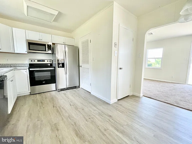 1416 S Governors Ave — Photo 8