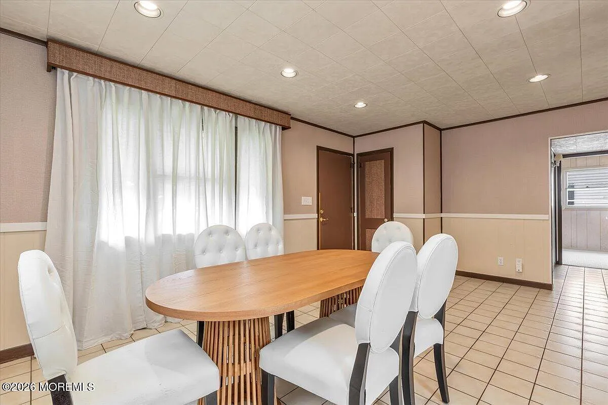 3 bed, 990 sqft, $3,500 — Photo 2
