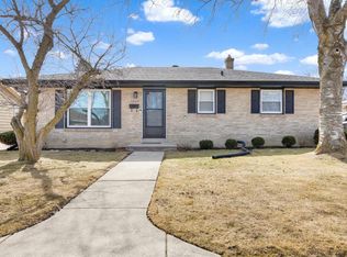 1009 Coronada Dr, Racine, WI 53402