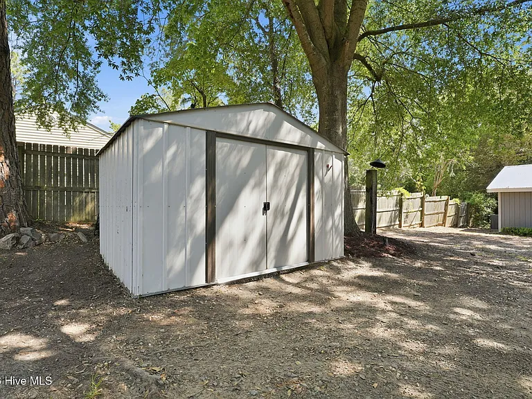 1425 Central Dr — Photo 45