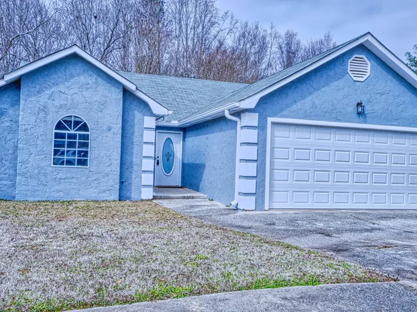 135 Gingercake Ct, Fayetteville, GA 30214