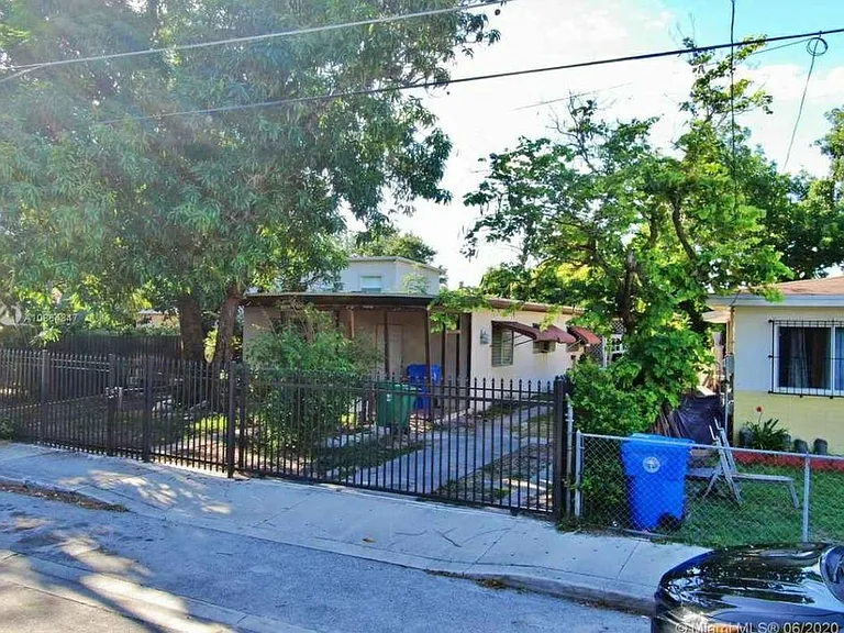 231 NW 32nd St — Photo 2