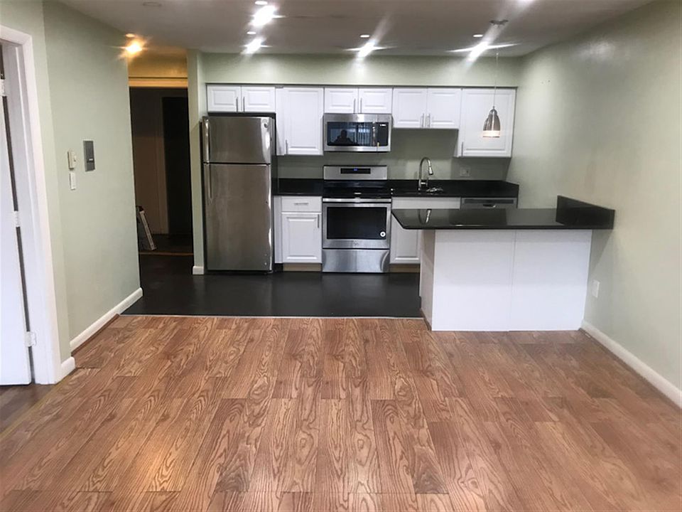 1st image of 10 Roberts St APT 30