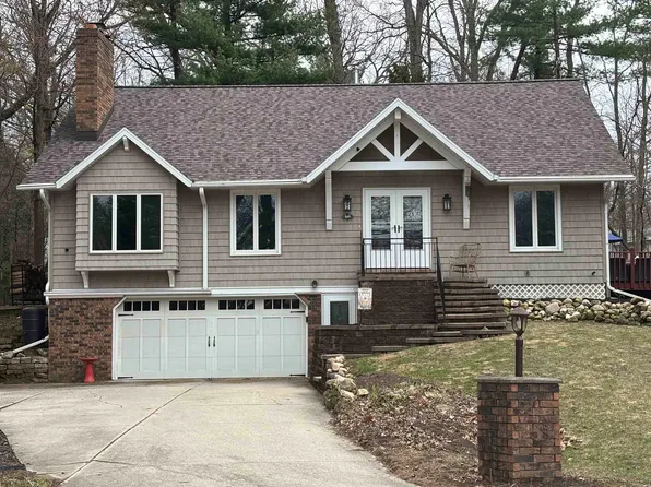 121 Little Swiss Pl, Green Bay, WI 54302