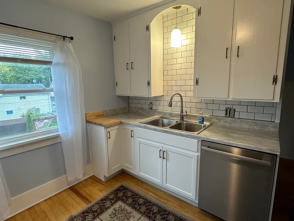 36 Vandenberg Ave #2