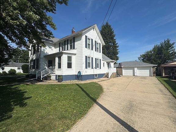 3rd image of 523 E Wells St