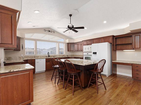 3rd image of 1171 Hubbard Pl