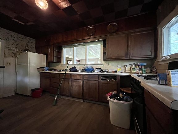 5th image of 168 Marjorie St