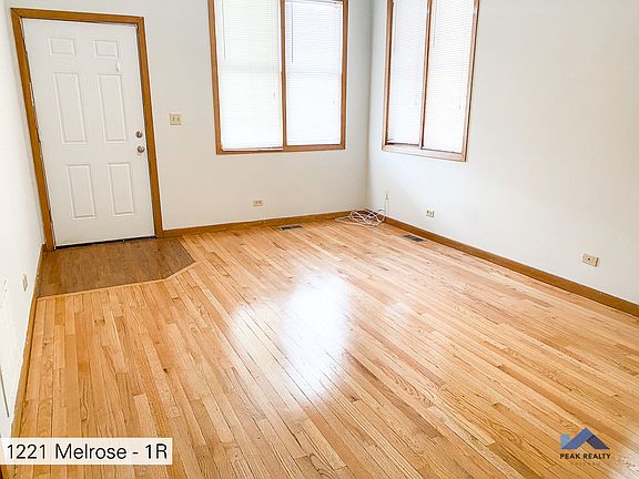 5th image of 1221 W Melrose St #2630152