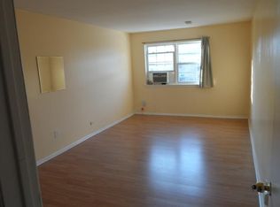 426 College Dr, Edison, NJ 08817