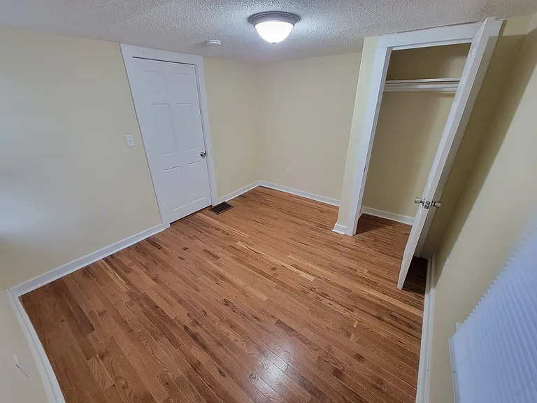842 Congress Ave — Photo 13