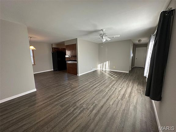 2nd image of 13 Tomahawk Ln