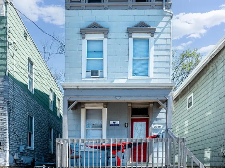 2222 Flora St — Photo 1