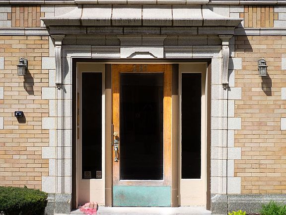 3rd image of 247 Washington Blvd APT 1B