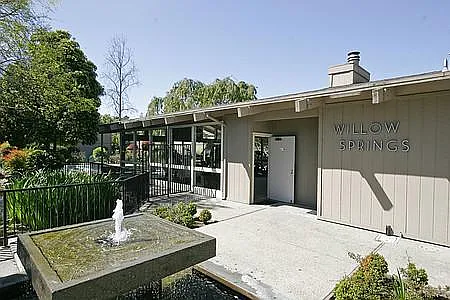 Willow Springs Apartments — Photo 20