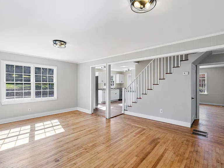 720 N Main St — Photo 3