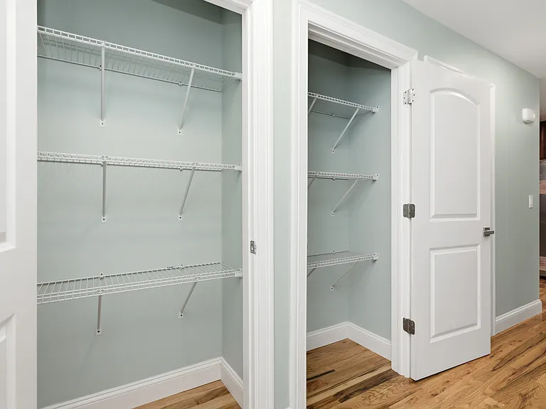 470 Oakville Ave — Photo 10