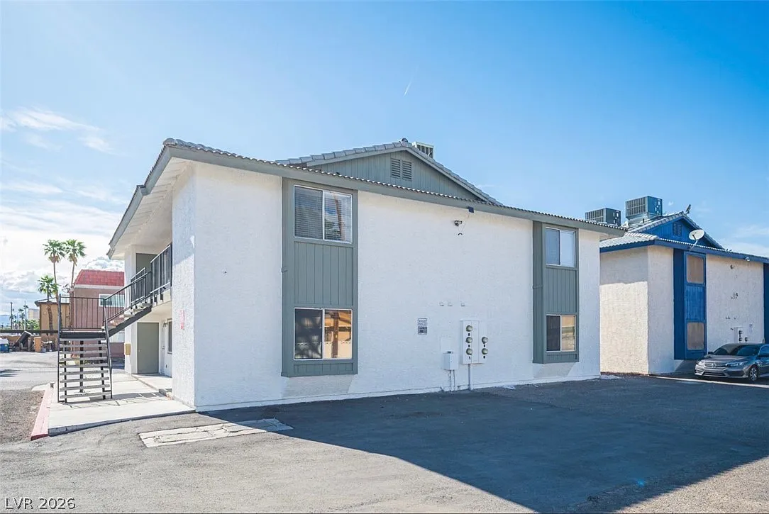 2 bed, 2.0 bath, 3870 sqft, $1,285 — Photo 3