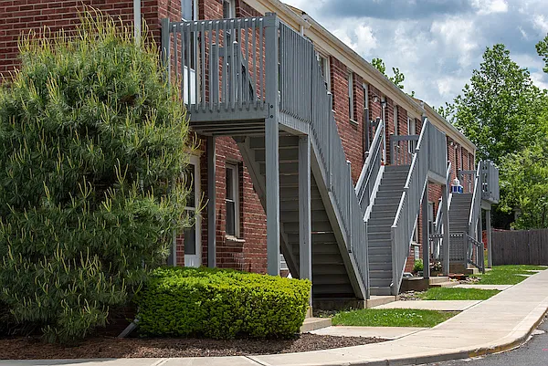 Lincoln Gardens Apartments — Photo 13