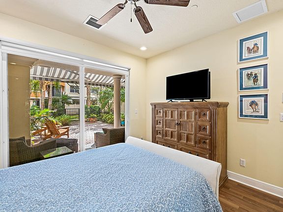 3rd image of 5580 NE Trieste Terrace