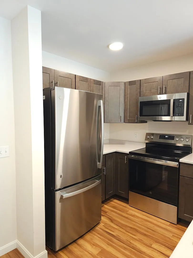 A Flexible Floor Plan That Adapts to You - One Bedroom with Den Apartment — Photo 1