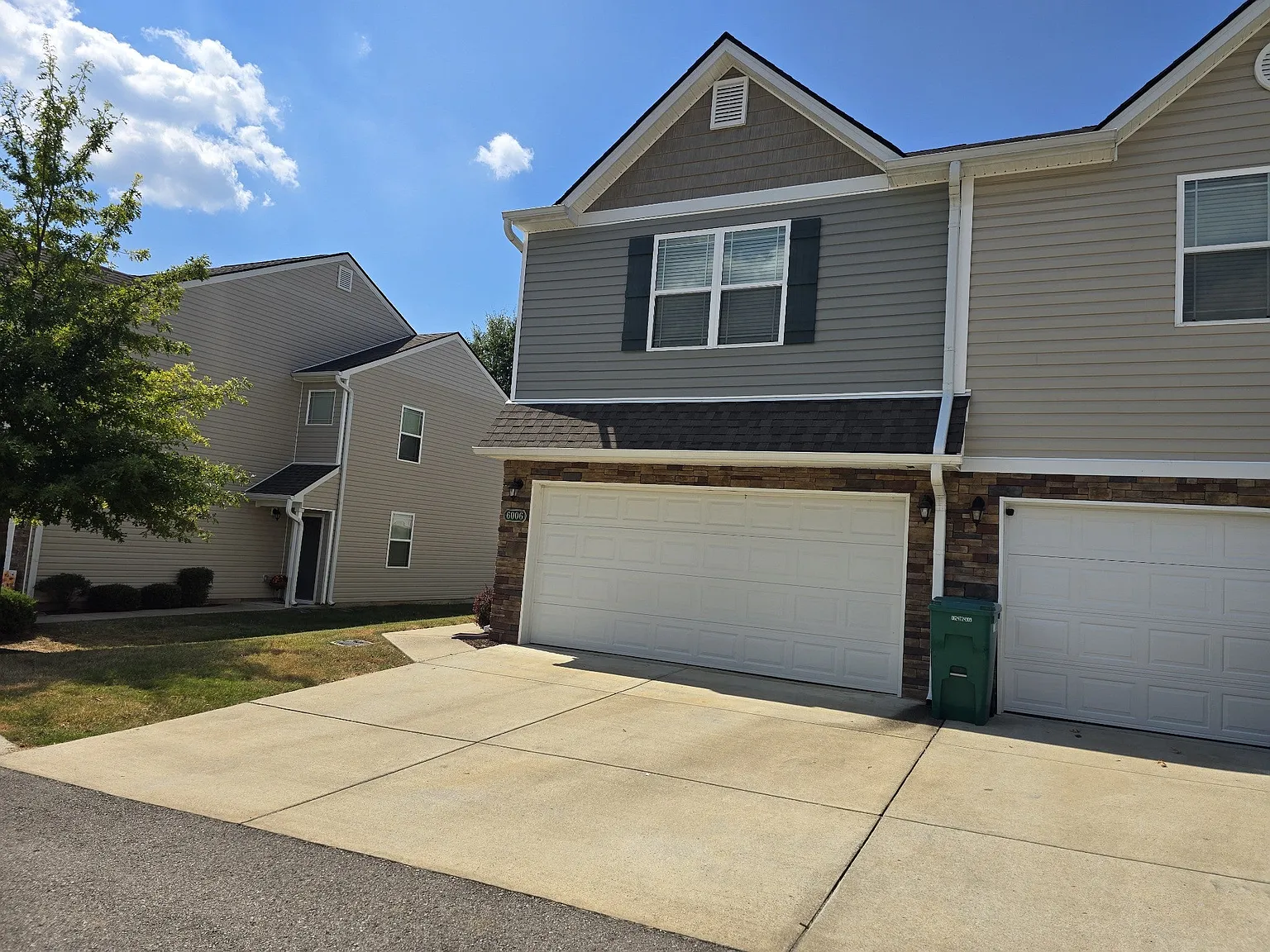 6006 Hillside Ln — Photo 2