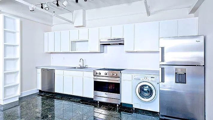 Sold by Fenwick Keats Real Estate | media 17