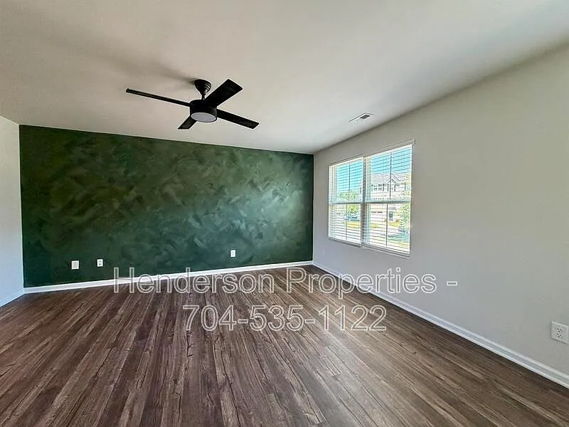 3 bed, 2.5 bath, 1545 sqft, $1,950 — Photo 4