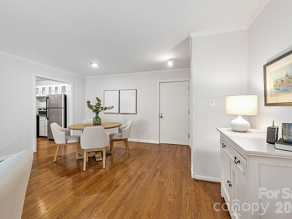 3rd image of 1323 Queens Rd Unit 321