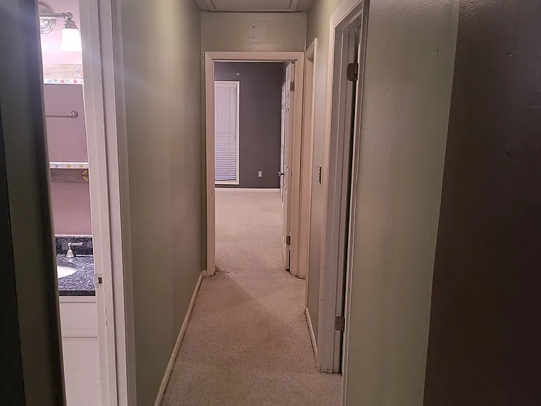 105 Governors Dr — Photo 8