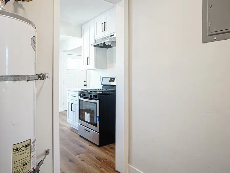4525 W Broadway — Photo 10