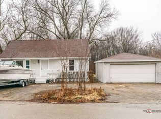 38236 N Lee Ave, Spring Grove, IL 60081