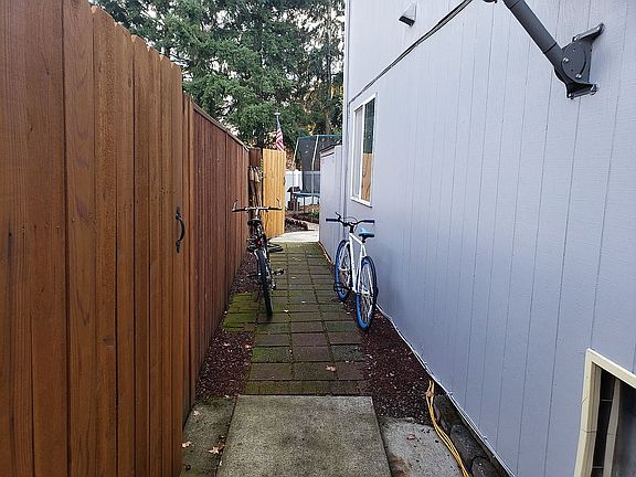 5th image of 17101 SE 19th St