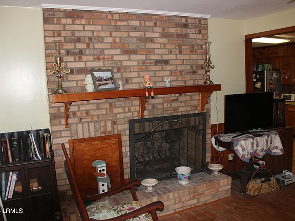 5th image of 301 W Pulaski Dr