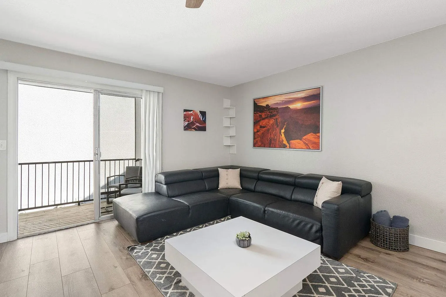 2 bed, 2.0 bath, 925 sqft, $1,659 — Photo 1