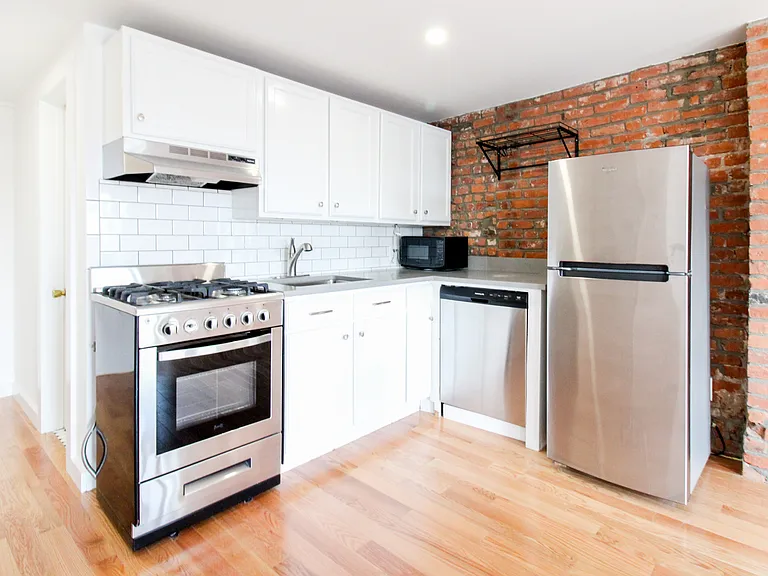 137 Huntington St #4 — Photo 1