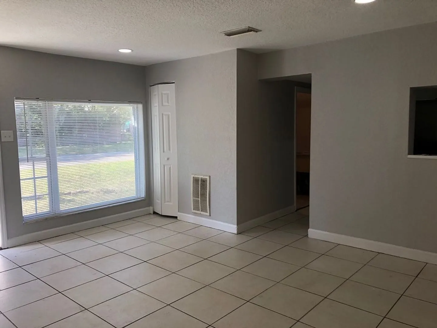 Beautiful, 3/2 Pool Home Available Now! — Photo 4