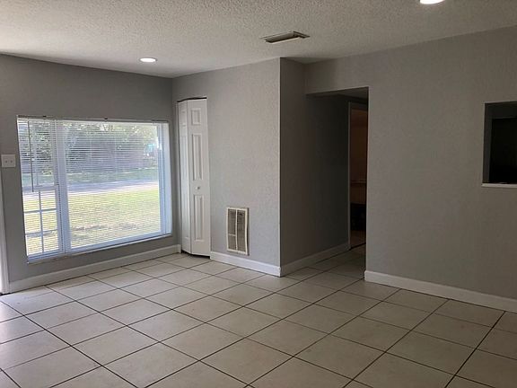 4th image of 4062 10th Ave N