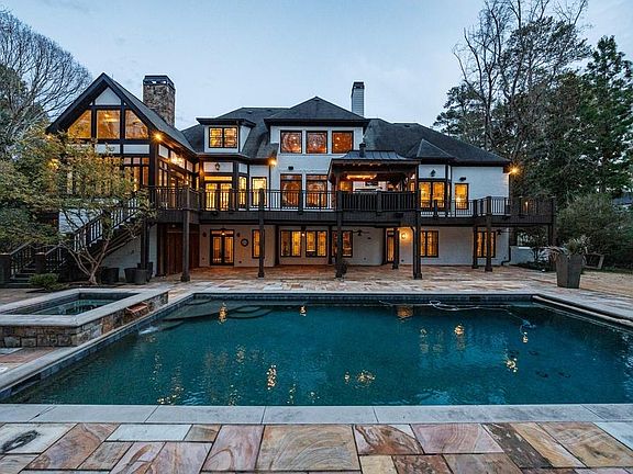 4th image of 4500 Powers Ferry Rd