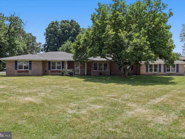 19103 Woodhill Dr, Hagerstown, MD 21742