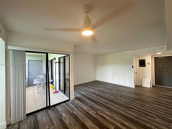 5th image of 960 N Franklin Ave #960G