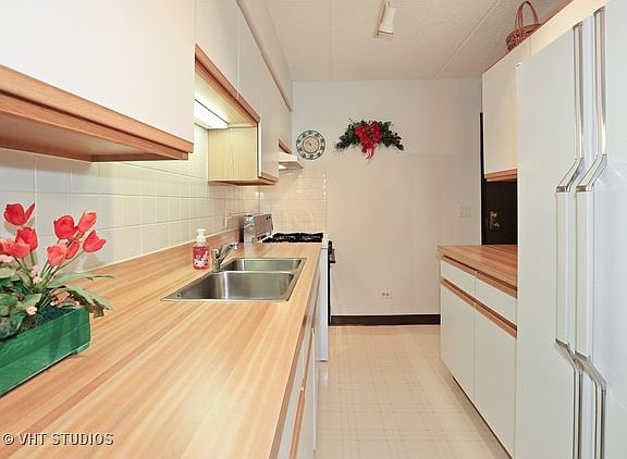 5th image of 835 Pearson St APT 301