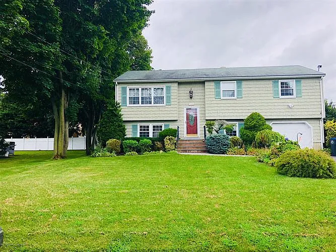 1601 Dumont Ter photo 1